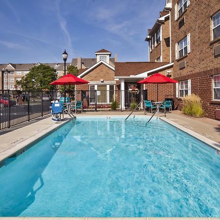 Towneplace Suites By Marriott Detroit Livonia Exterior foto