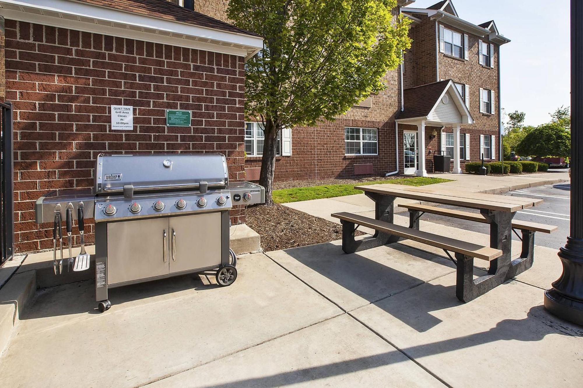 Towneplace Suites By Marriott Detroit Livonia Exterior foto