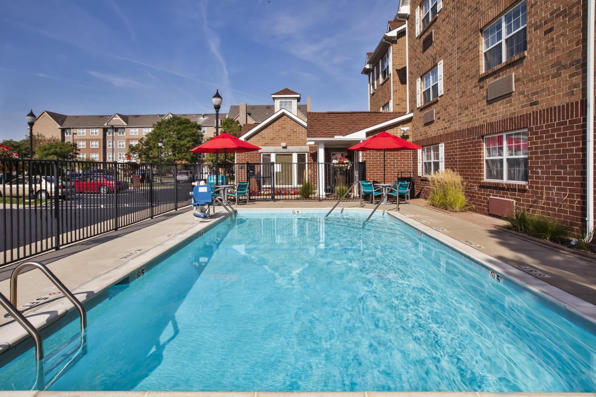 Towneplace Suites By Marriott Detroit Livonia Exterior foto